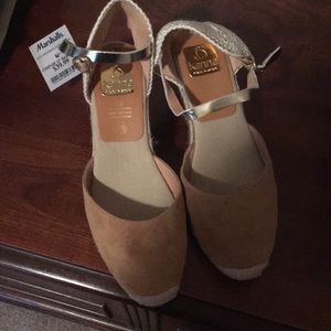 NWT Kanna suede toe sandals size 7.5